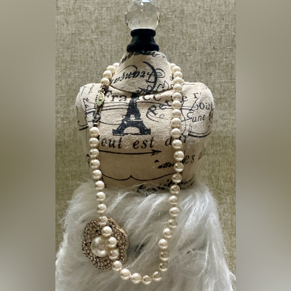 Elegant Pearl Necklace